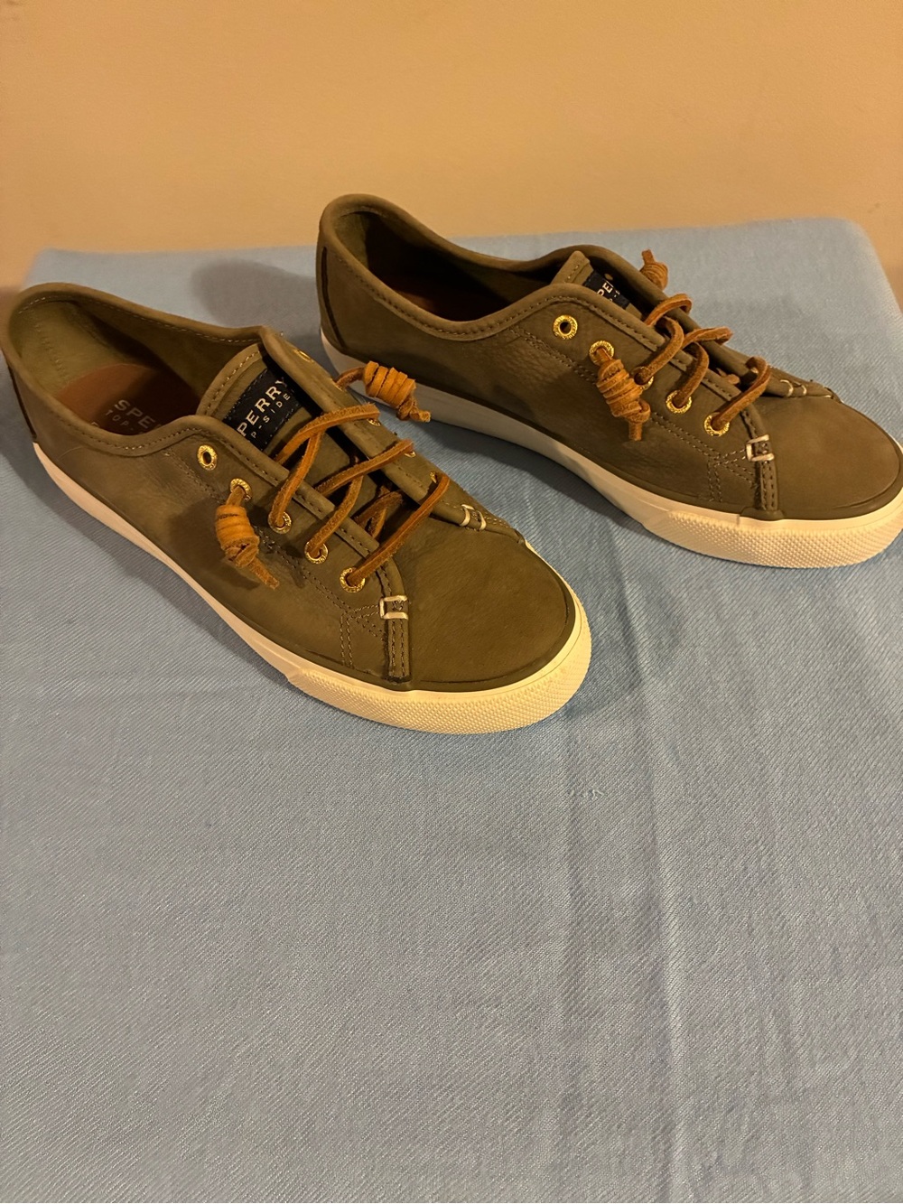 Sperry Olive Suede Boat Sneakers with Tan Laces NWOT - Picture 5 of 5